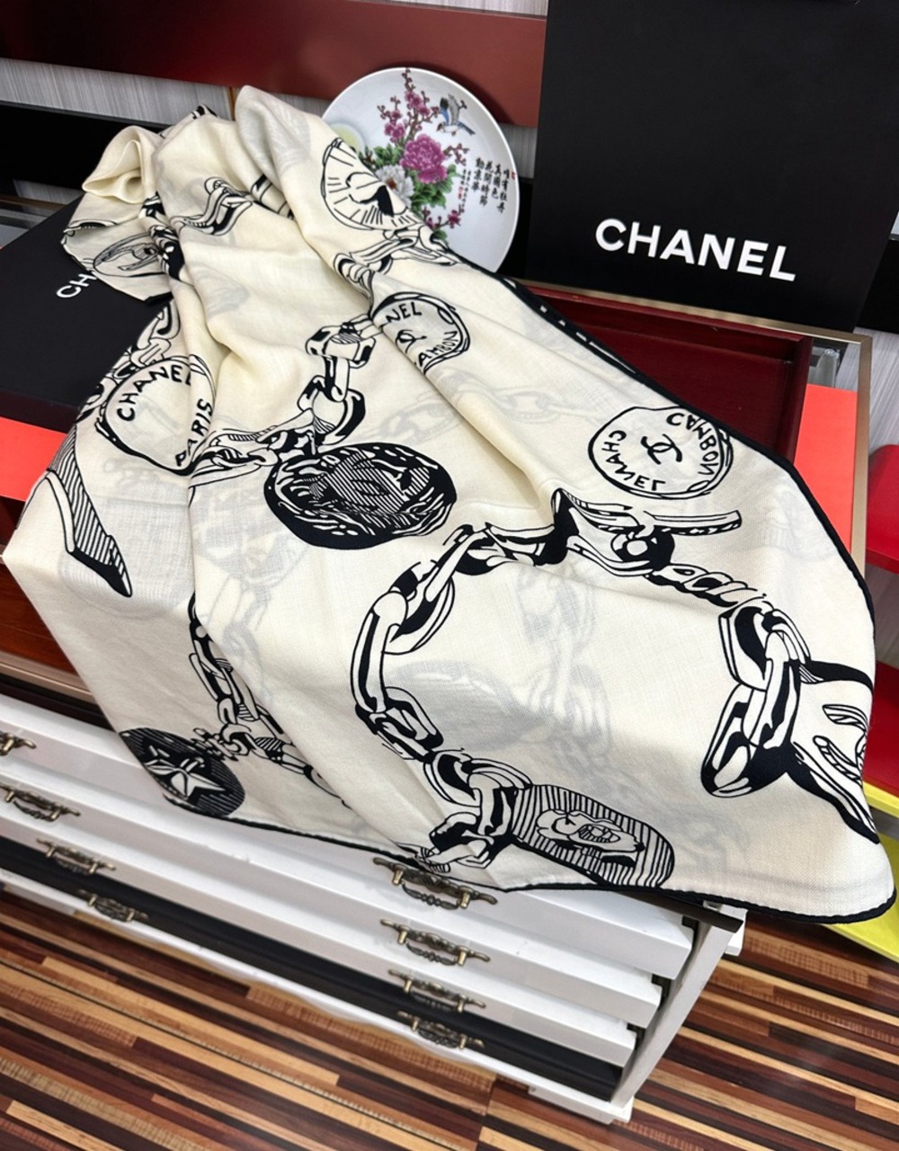 Chanel Chain‑Charm Print Large Square Scarf Cream Black Silk‑Cashmere - Picture 4 of 8